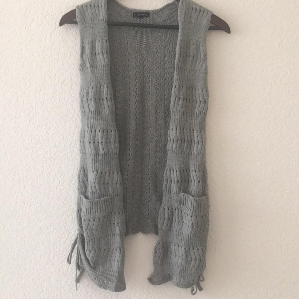 Sleeveless sweater top